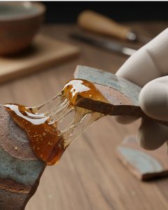 resistencia de unión al microcizallamiento en diferentes materiales restauradores